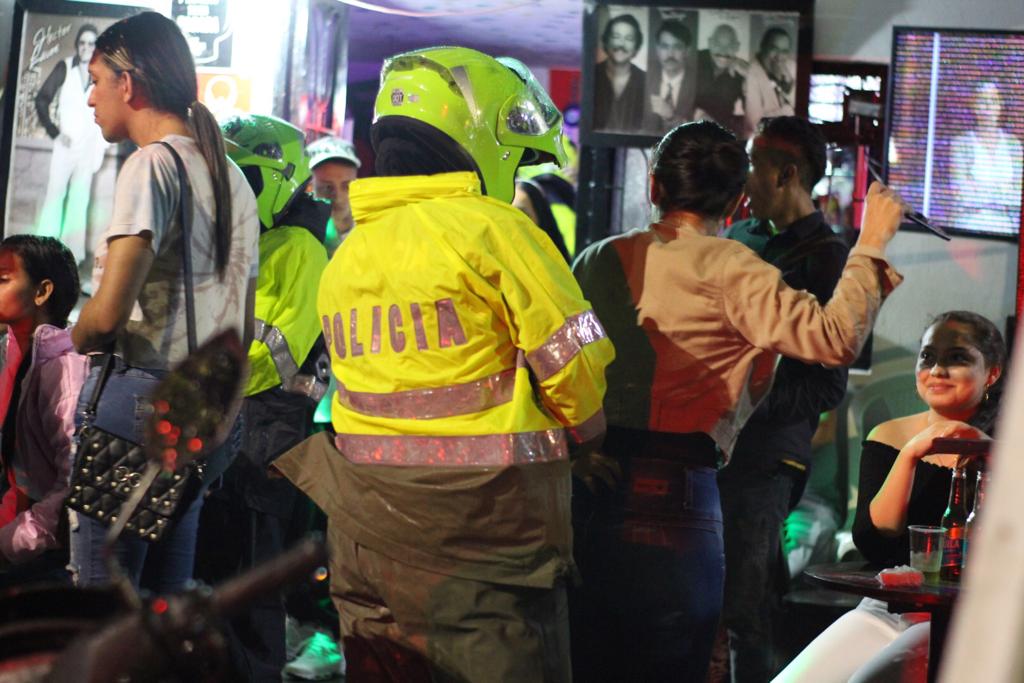 Más de 10 establecimientos fueron cerrados por las autoridades en Ibagué.