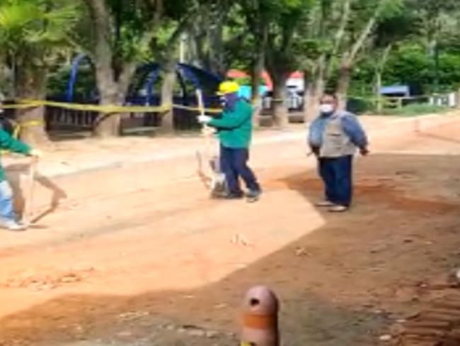 Denuncian demora en la pavimentación de una vía en Hacienda San Juan