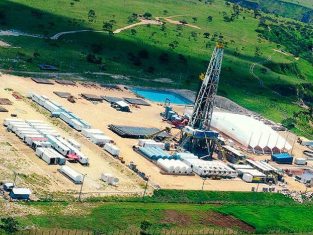 Continúa reunión a la espera de anuncio de nueva fórmula del gas