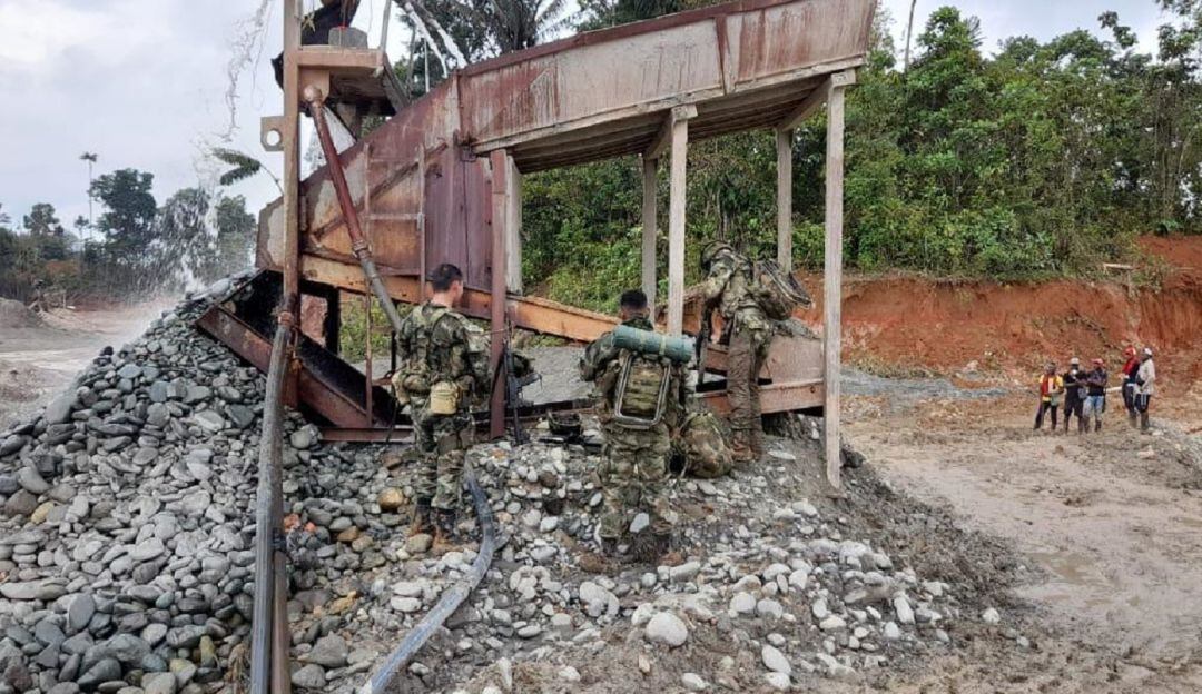 Destrucción de campamento para extracción de minería ilegal