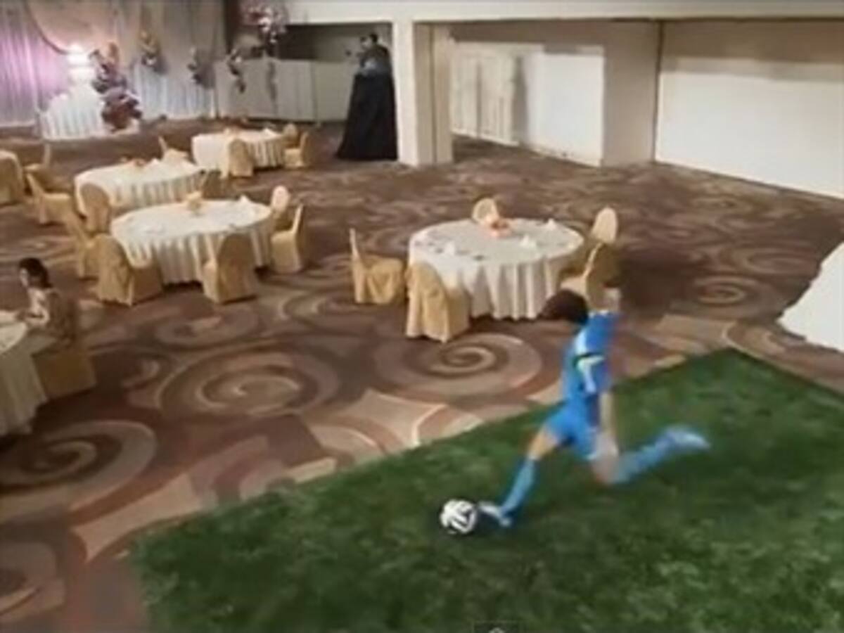 ¡Qué puntería! Nakamura cobró tiro libre sin dañar el pastel