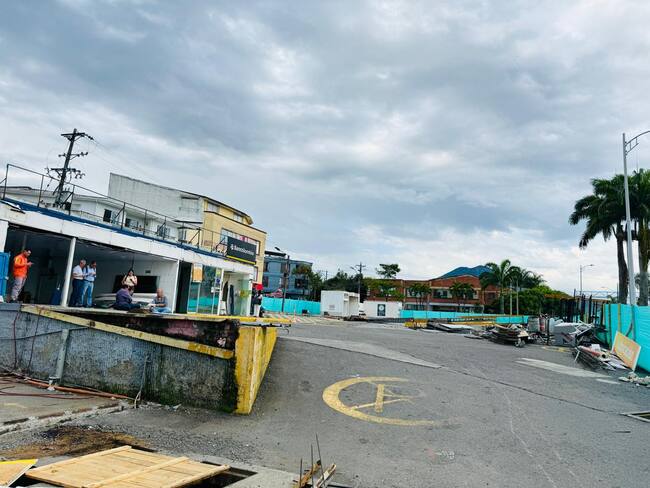 Finalizó desmonte de bombas de gasolina en Corales; en pocos días iniciará la obra de intersección