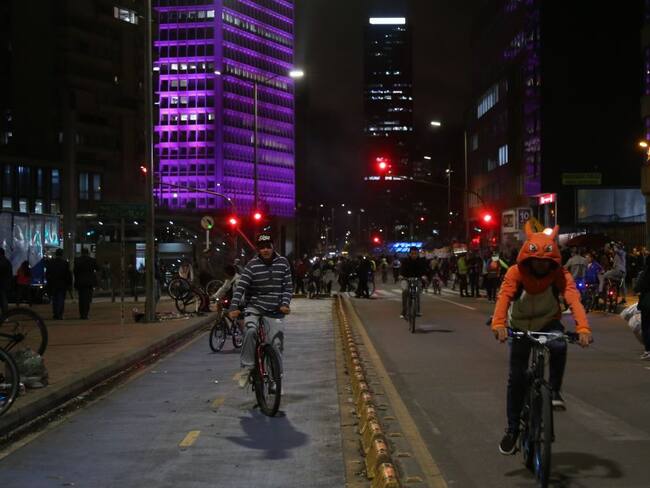 Así se vivió la ciclovía nocturna en Bogotá