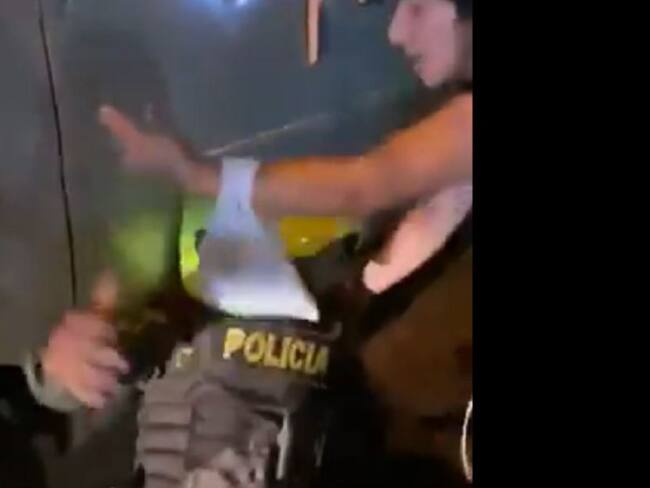 Investigan si policía disparó en manifestación frente al batallón Pichincha