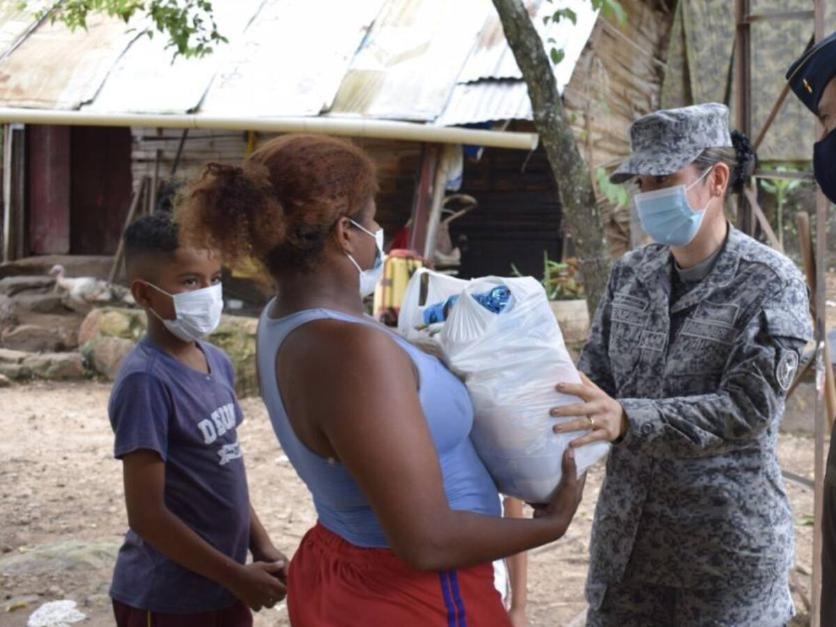 Fuerza Aérea entrega ayudas prioritarias a familias de Melgar, Tolima