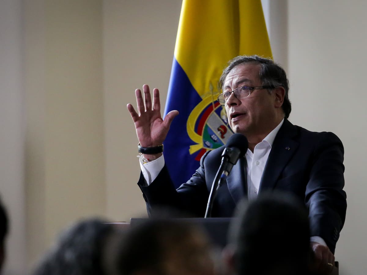 Petición de Petro a nuevos ministros: iniciar jornadas nocturnas de trabajo
