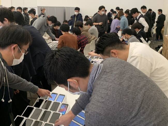 Gobierno de Japón envió 2000 smartphones a los pasajeros en cuarentena