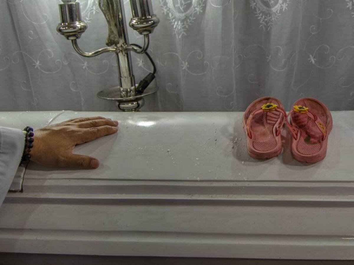 Mamá descubre que su hija seguía viva durante su funeral