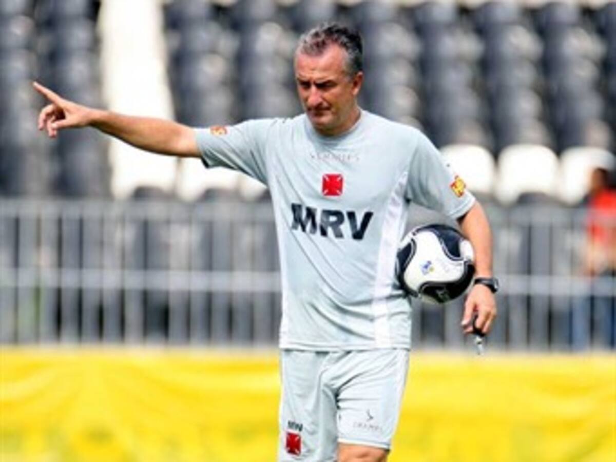 Internacional de Brasil cambia técnico para la final Recopa Sudamericana