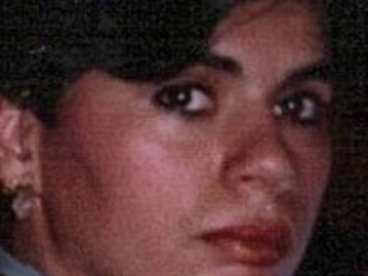Ordenan reintegro de teniente despedida por homosexual