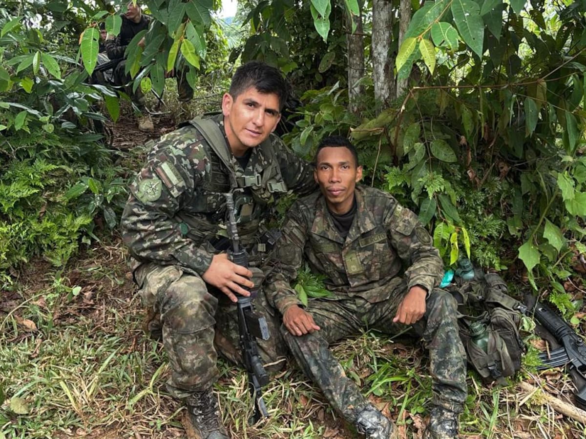 “Pensé que no volvería a ver a mi mamá”: soldado que sobrevivió seis días perdido tras emboscada