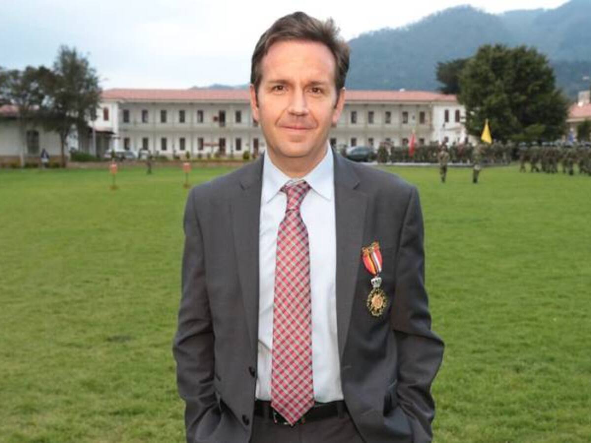 Renuncia de secretario de Seguridad fue al defender jefe de comunicaciones