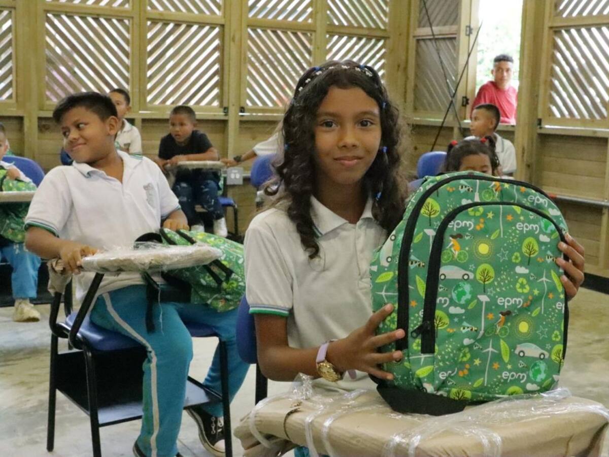 Gobernación de Antioquia y EPM entregaron cinco escuelas e inició el PAE indígena en Urabá