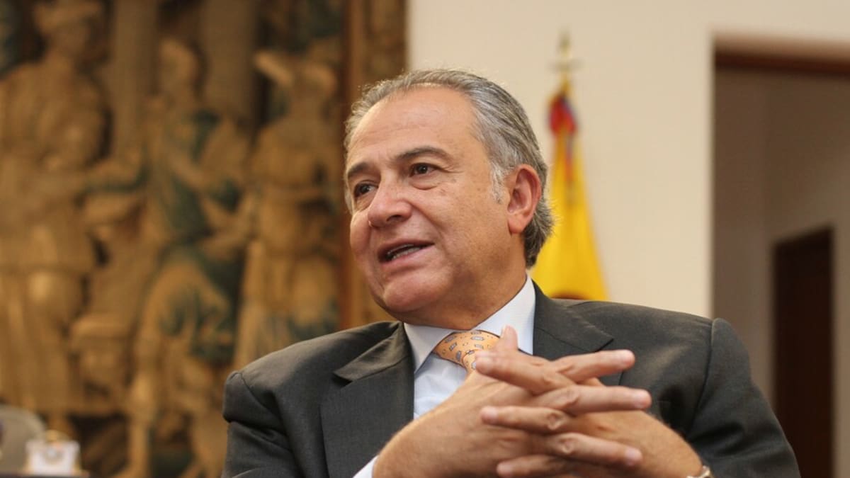 General (r) Óscar Naranjo dice que, pensando en intereses del país, no será candidato presidencial