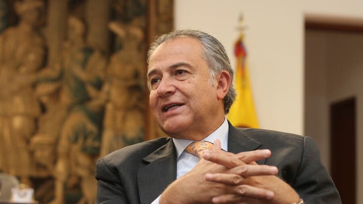 General (r) Óscar Naranjo dice que, pensando en intereses del país, no será candidato presidencial