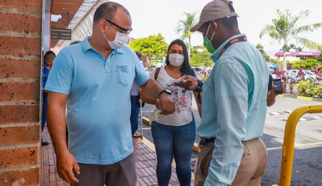 El pico y cédula empezó a regir este viernes para las cédulas terminadas en número par.