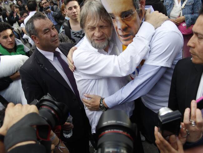 Distintas personalidades del país y algunos partidos políticos han apoyado la jornada contra la guerra.