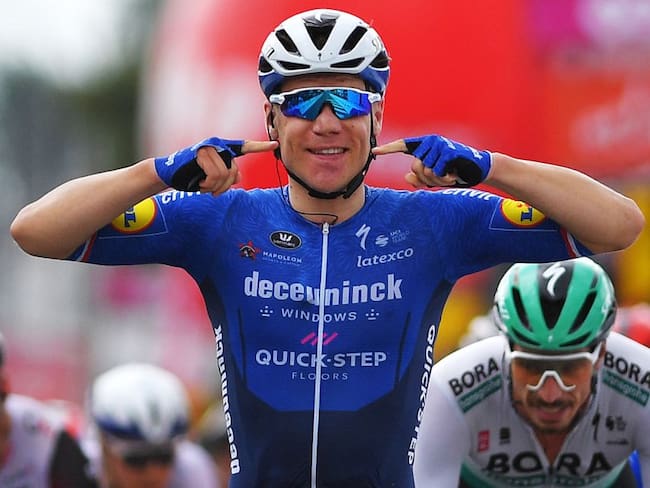 Fabio Jakobsen festeja un triunfo en el pasado Tour de Valonia.