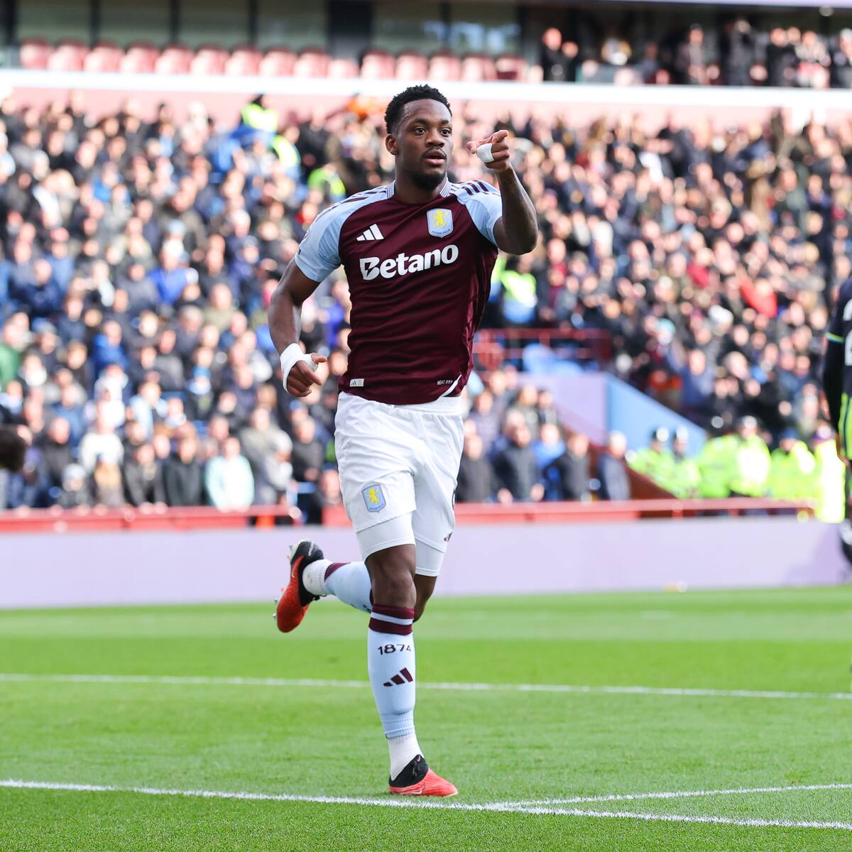 ¿Cuándo vuelve a jugar Jhon Durán con el Aston Villa luego de su sanción? Partido de regreso