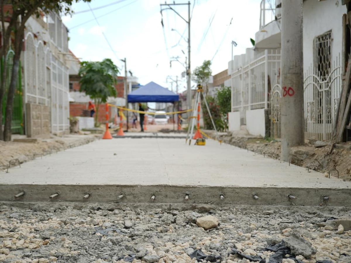 Pavimentación de la carrera 81 del barrio Nuevo Paraíso ya alcanza el 60 % de avance