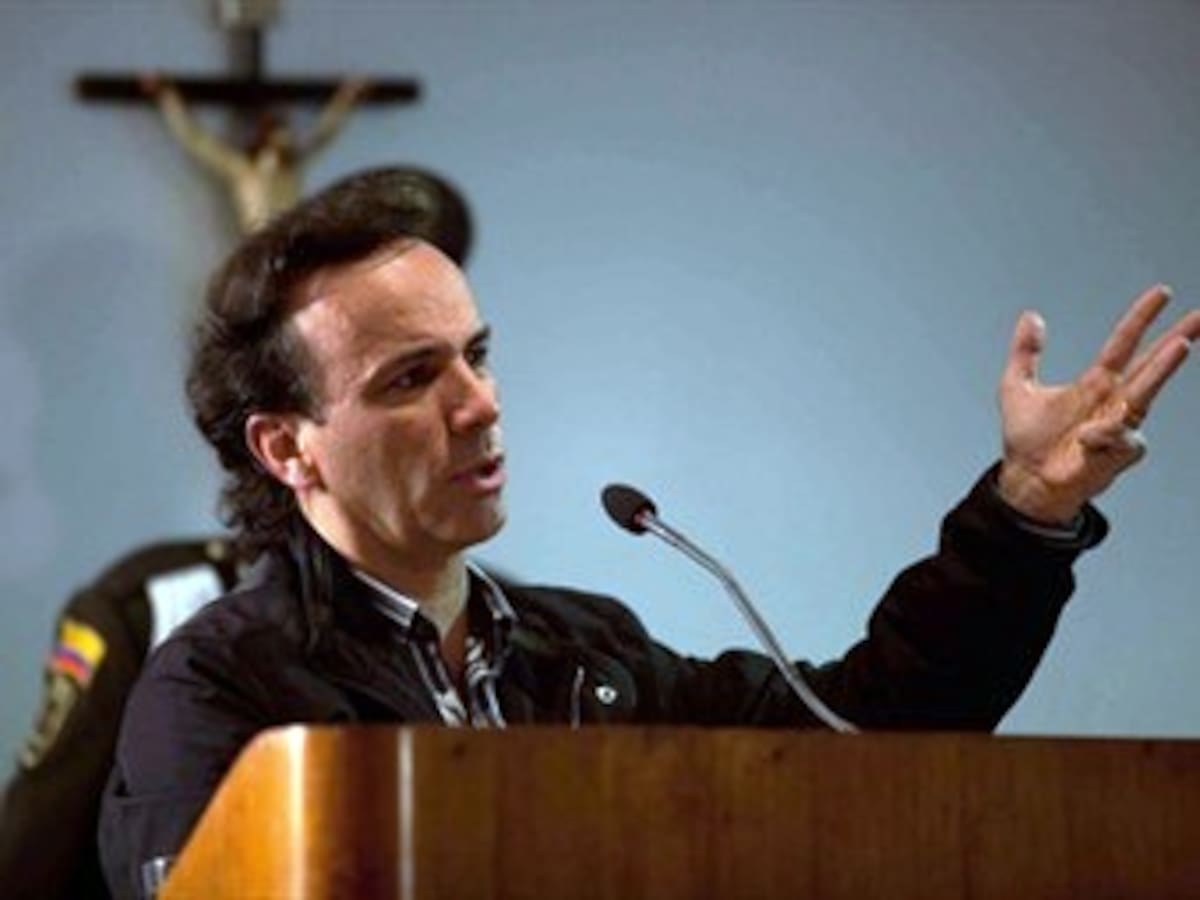 Aplazan audiencia donde pedirían cárcel a Álvaro Dávila