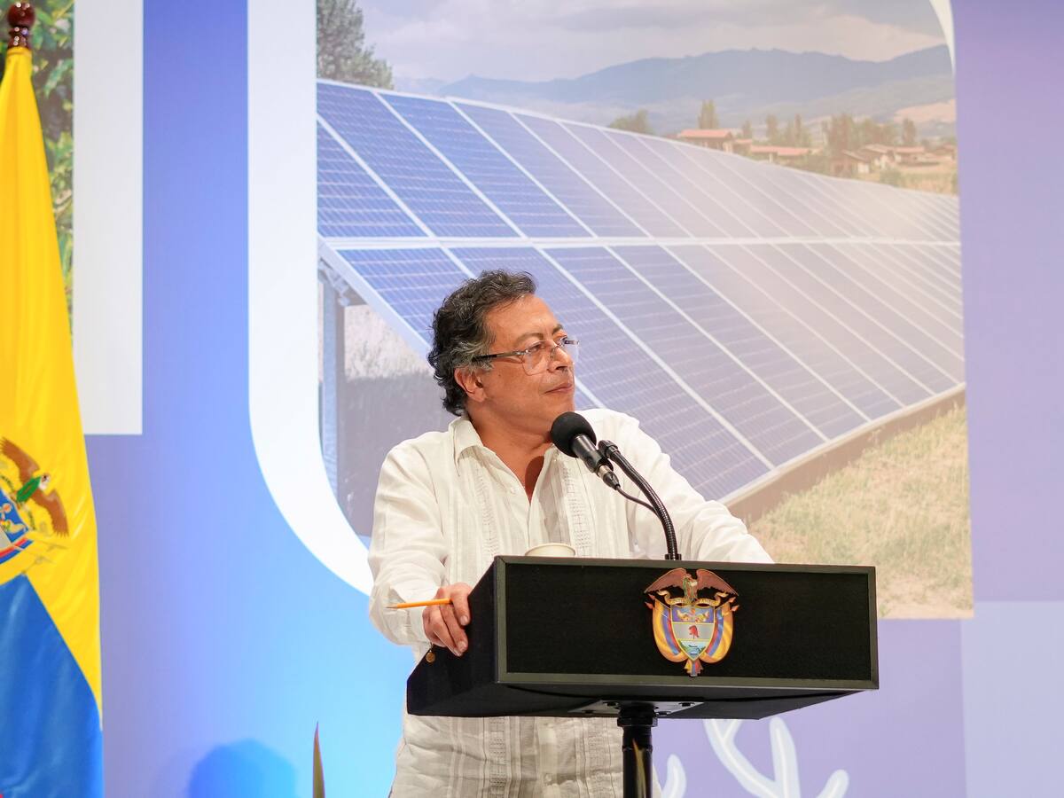 “La policía en los puertos la controla la mafia”: Petro y los cambios para combatir el narcotráfico