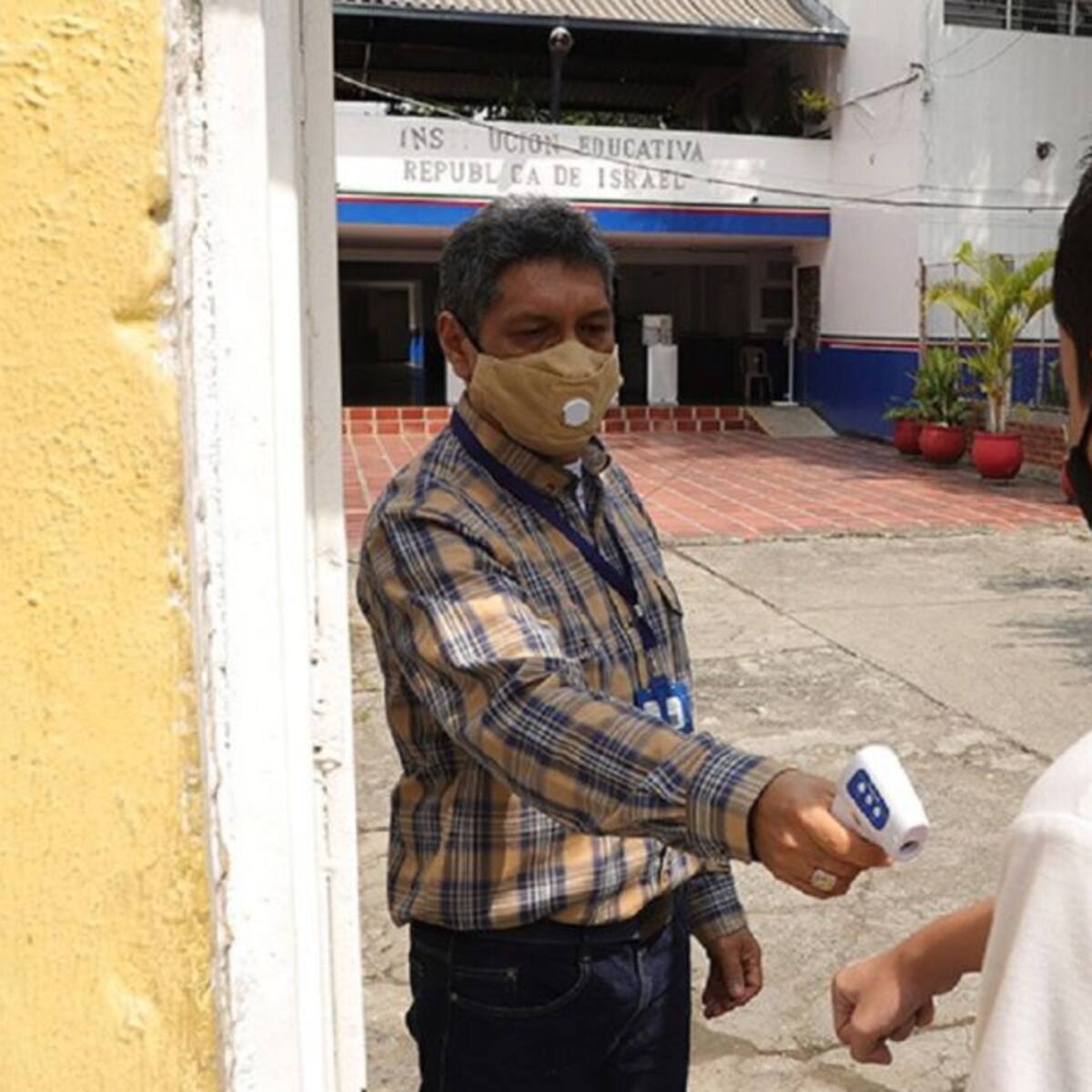 Comenzó dotación de elementos básicos bioseguros en los colegios oficiales