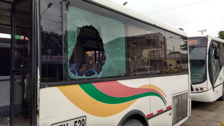 El bus registra daños en vidrios