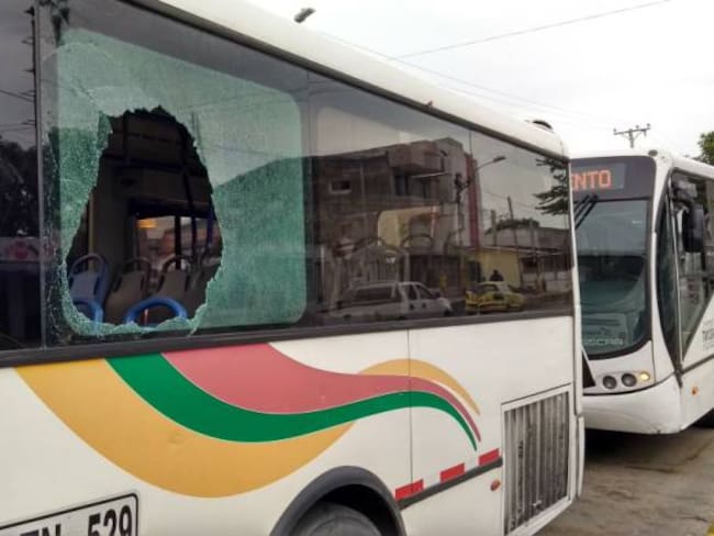 El bus registra daños en vidrios