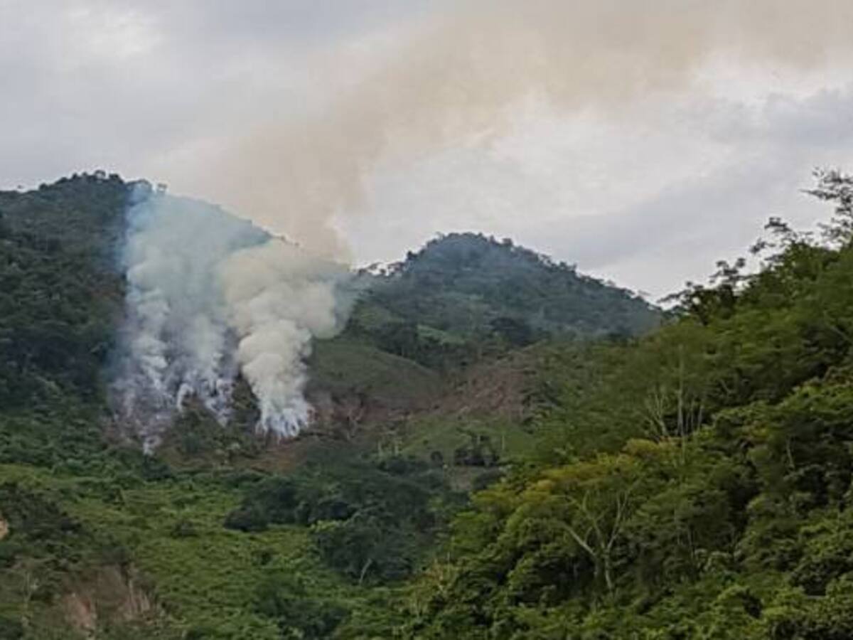 Ardió una de las montañas aledañas a Topocoro