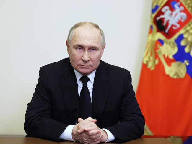 El presidente de Rusia, Vladimir Putin, durante el mensaje a la nación tras el atentado terrorista en el Crocus City Hall en Moscú. 


(Foto: EFE/EPA/PAVEL BYRKIN/SPUTNIK/KREMLIN POOL MANDATORY CREDIT )