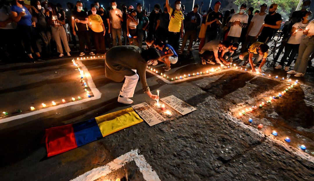 Vigilia por los manifestantes muertos en Cali 