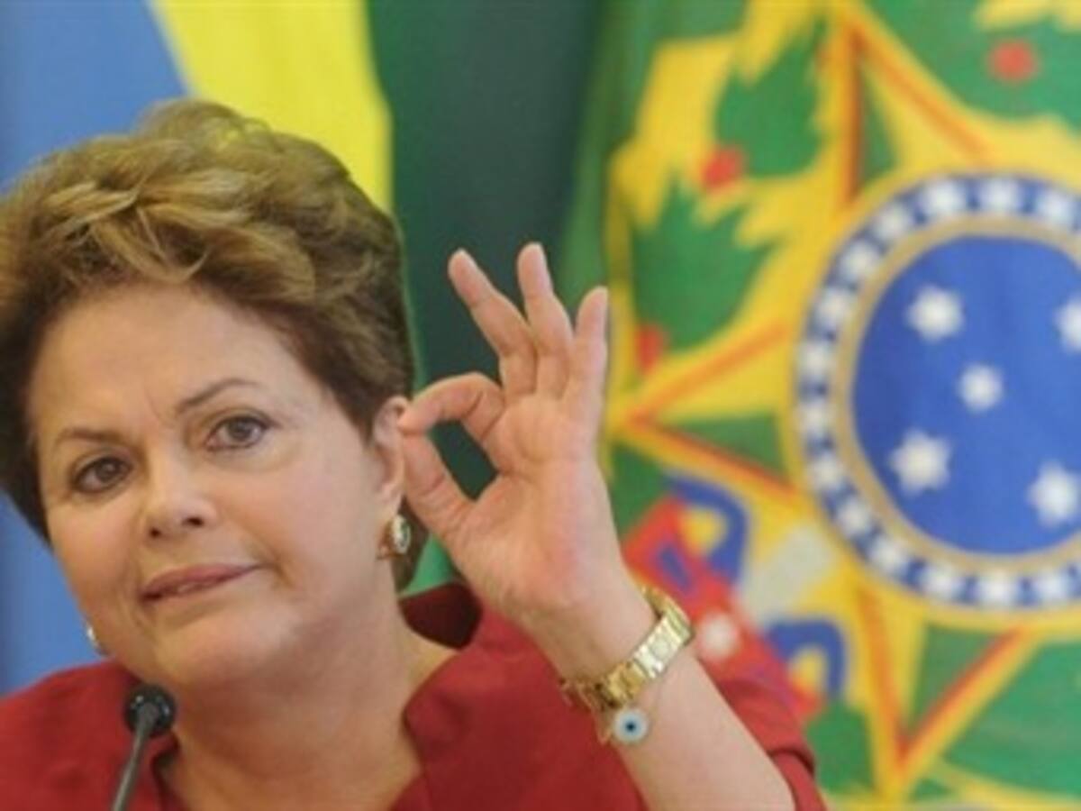 Rousseff dice que denuncias sobre Petrobras deben ser investigadas