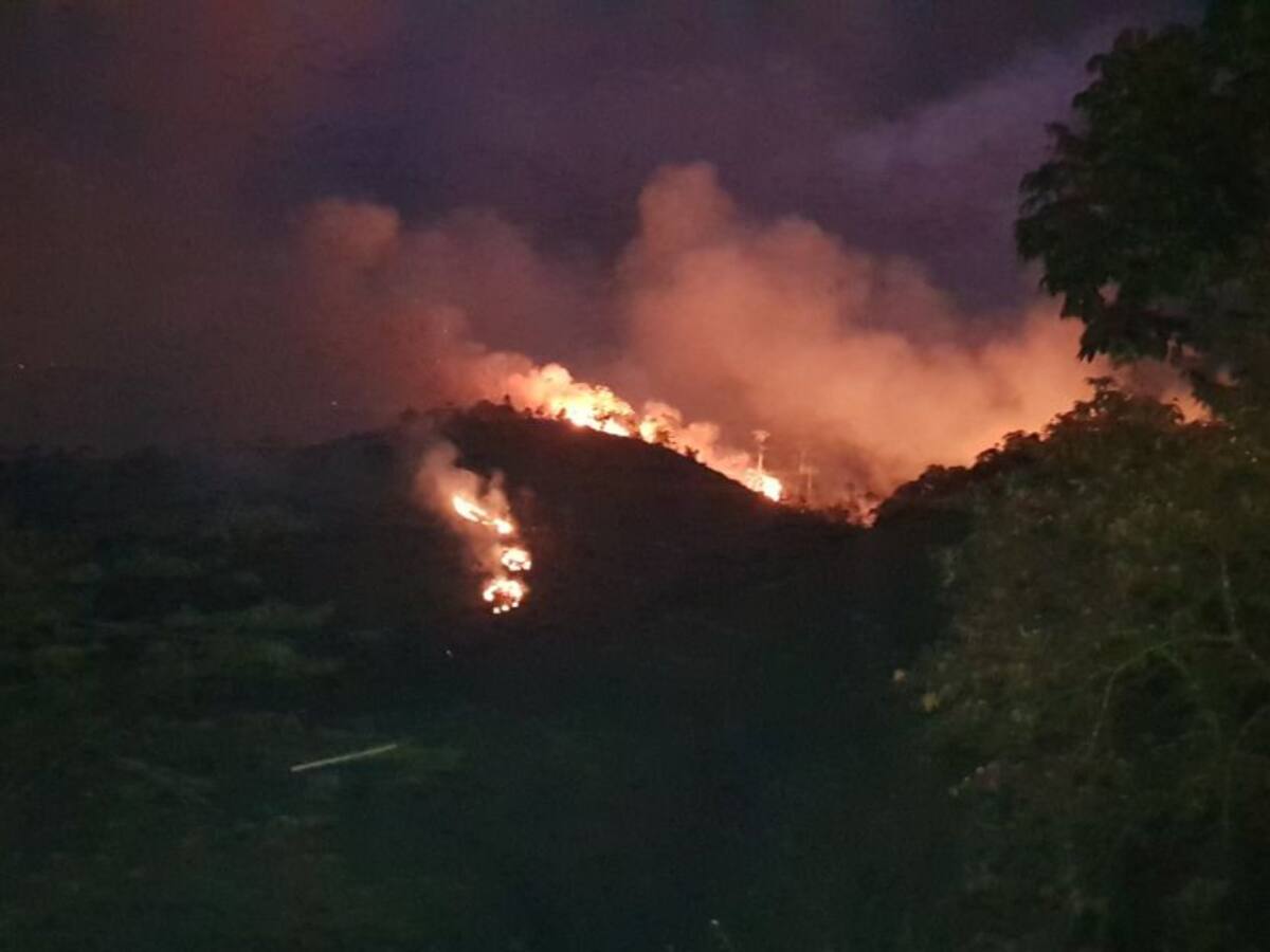 Por incendio se disparan los niveles de calidad del aire en Medellín