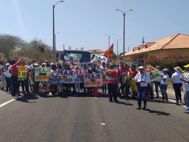 Bloqueos y protestas en el Peaje Marahuaco, vía Cartagena - Barranquilla