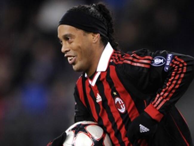 Ronaldinho celebra el posible regreso de Kaká al AC Milan