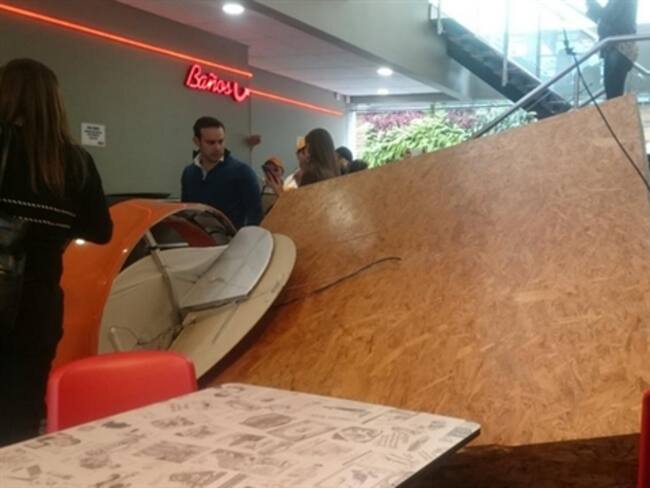 Se desploma parte del techo en restaurante El Corral de la 85 en Bogotá