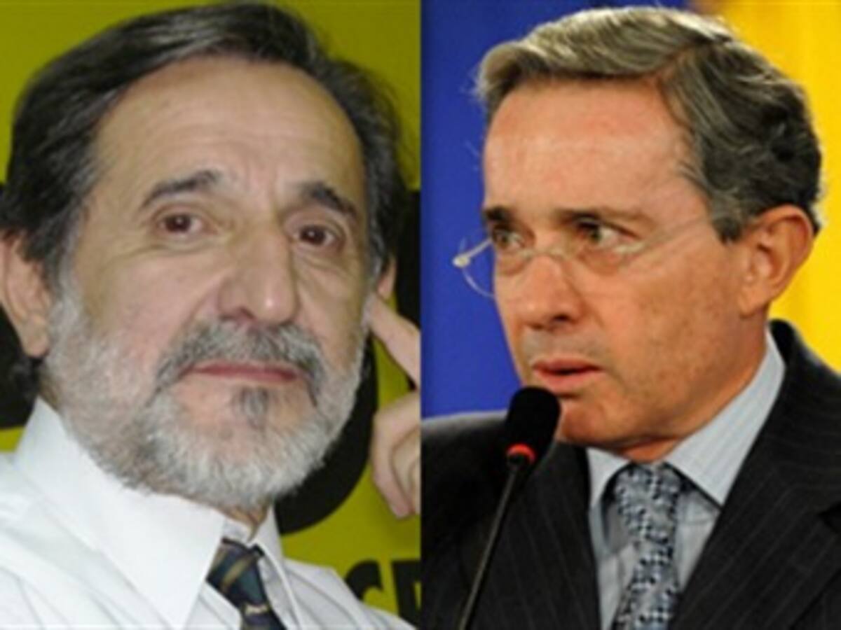 Recusan a Uribe para sancionar ley de referendo reeleccionista