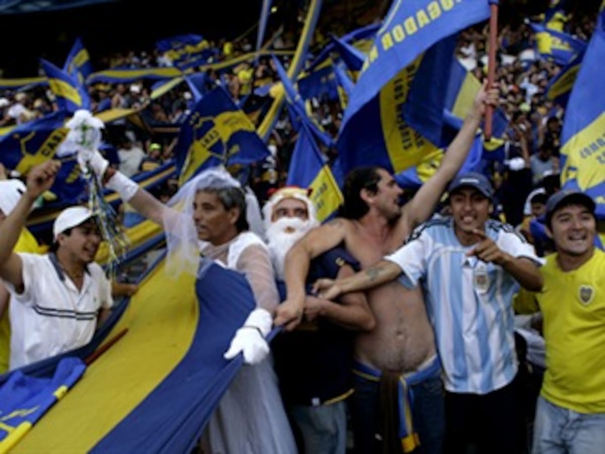 Presidente de Boca Juniors niega haber permitido ingreso de violentos al estadio