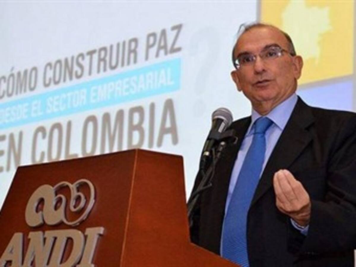 Gobierno desmiente que vaya a reducir las Fuerzas Militares