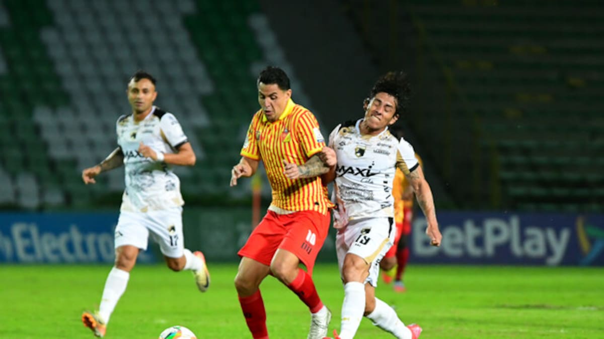 Arturo Reyes, contundente contra el arbitraje en Pereira: “No sé qué estaban viendo en el VAR”