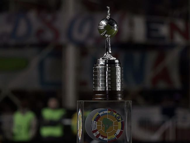 Trofeo de la Copa Libertadores  (Photo credit should read JUAN MABROMATA/AFP via Getty Images)
