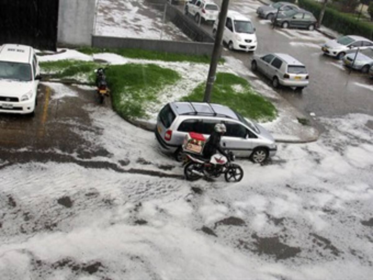 Fuerte granizada en el noroccidente de Bogotá