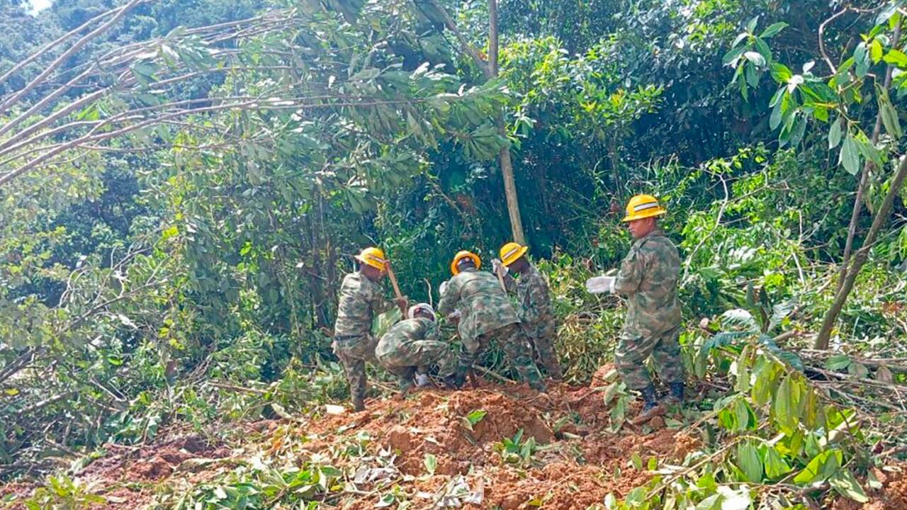 Labores de búsqueda El Carmen de Atrato- foto Presidencia