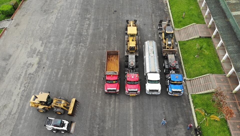 Maquinaria del Ejército se encuentra en zonas de influencia del volcán Nevado del Ruiz.