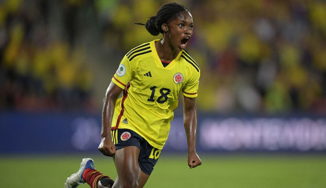 Linda Caicedo festeja el gol de la victoria en la semifinal ante Argentina.