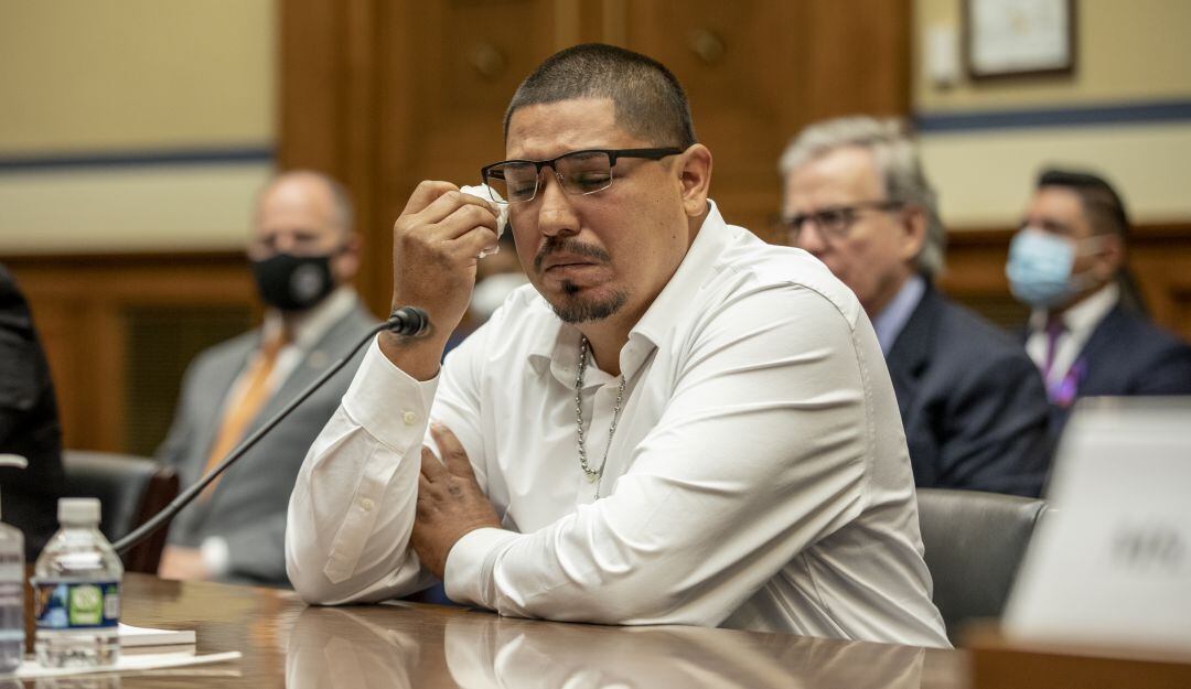 Sobrevivientes de la masacre en Texas testificaron ante Congreso de EE.UU.