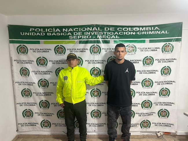 Hombre extranjero de 23 años, señalado de ser el presunto responsable del homicidio agravado de su hijo de tres años, en Cali.