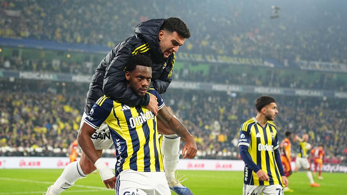 VIDEO | Jhon Durán marca golazo para salvar de la derrota al Fenerbahce