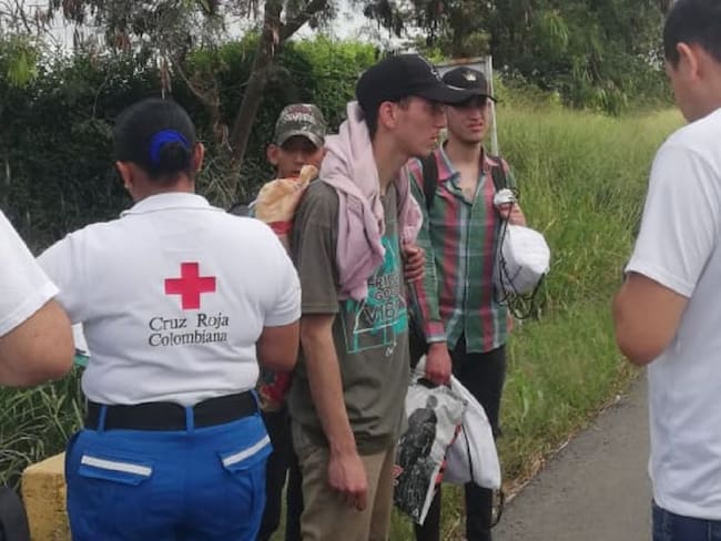 Ayuda humanitaria a caminantes venezolanos en vías del Valle